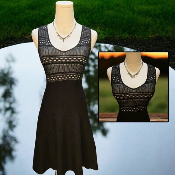 BCBGeneration ✦ Fit & Flare Knit Mini Dress ✦ Black & White V-Neck Sleeveless XS - Picture 4 of 14